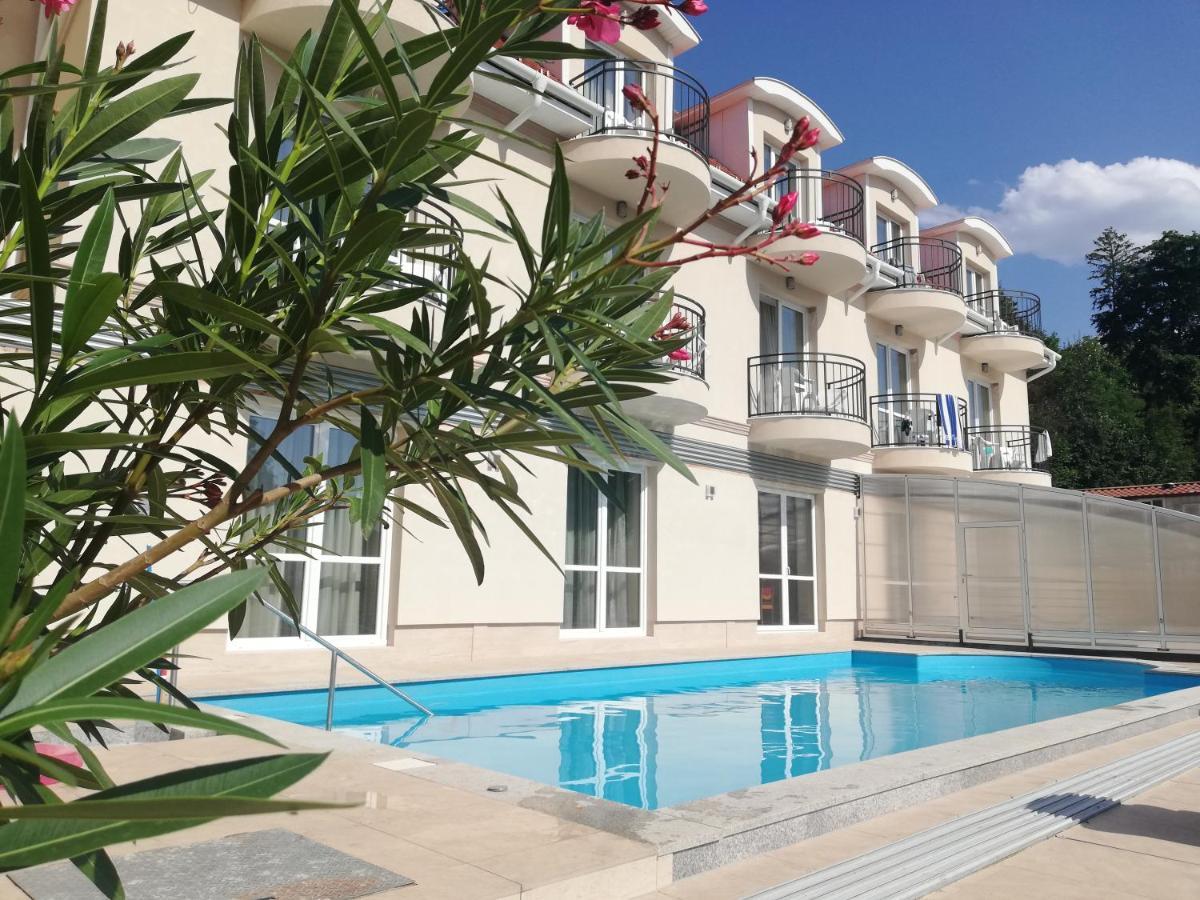 Villa Park Panzio Сильвашварад Экстерьер фото