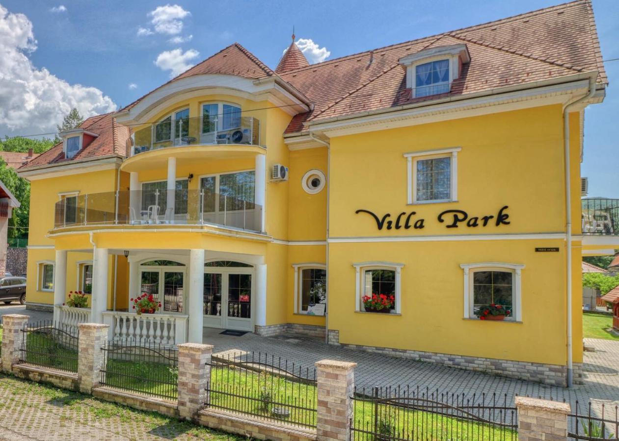 Villa Park Panzio Сильвашварад Экстерьер фото